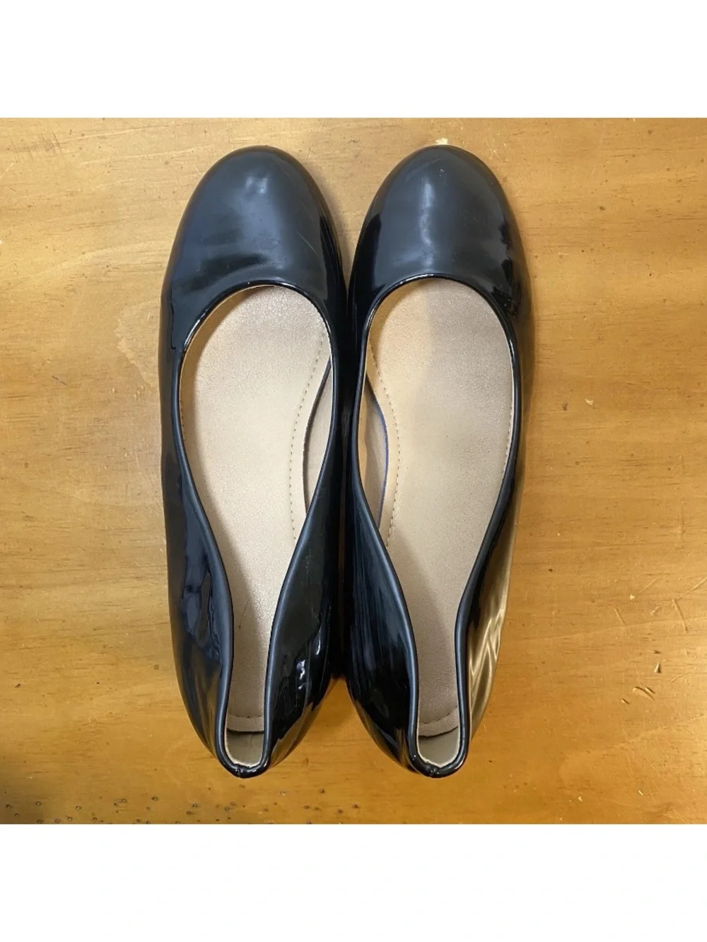 Women’s 8.5 Faux Patent Vegan Leather Pumps Mid Heels Glossy Shiny Black Round